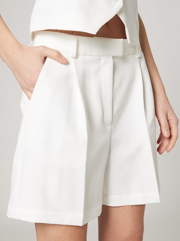 LENI KLUM x ABOUT YOU Regular Pleat-front trousers 'Elisa' in White