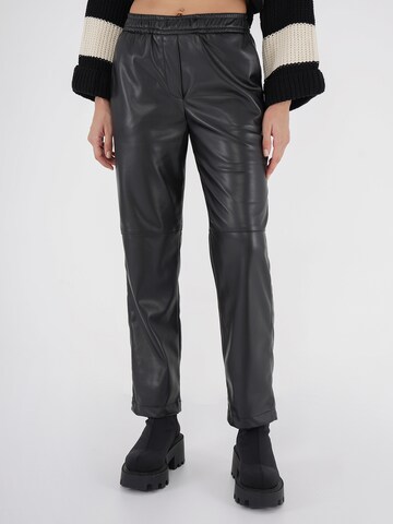 FRESHLIONS Tapered Pants 'Rouna' in Black: front