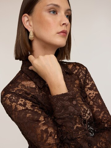MOTIVI - Blusa en marrón