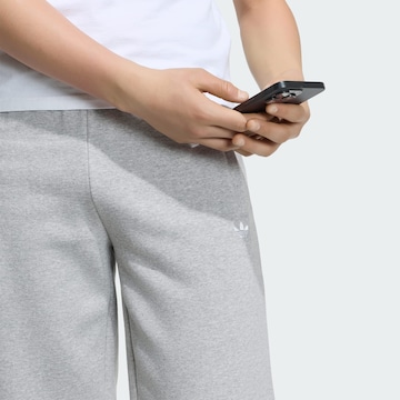 Loosefit Pantalon 'Trefoil' ADIDAS ORIGINALS en gris