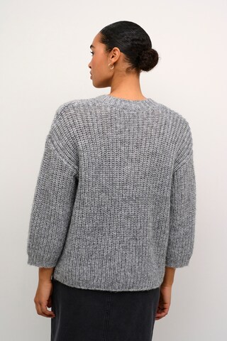 Kaffe Pullover i grå