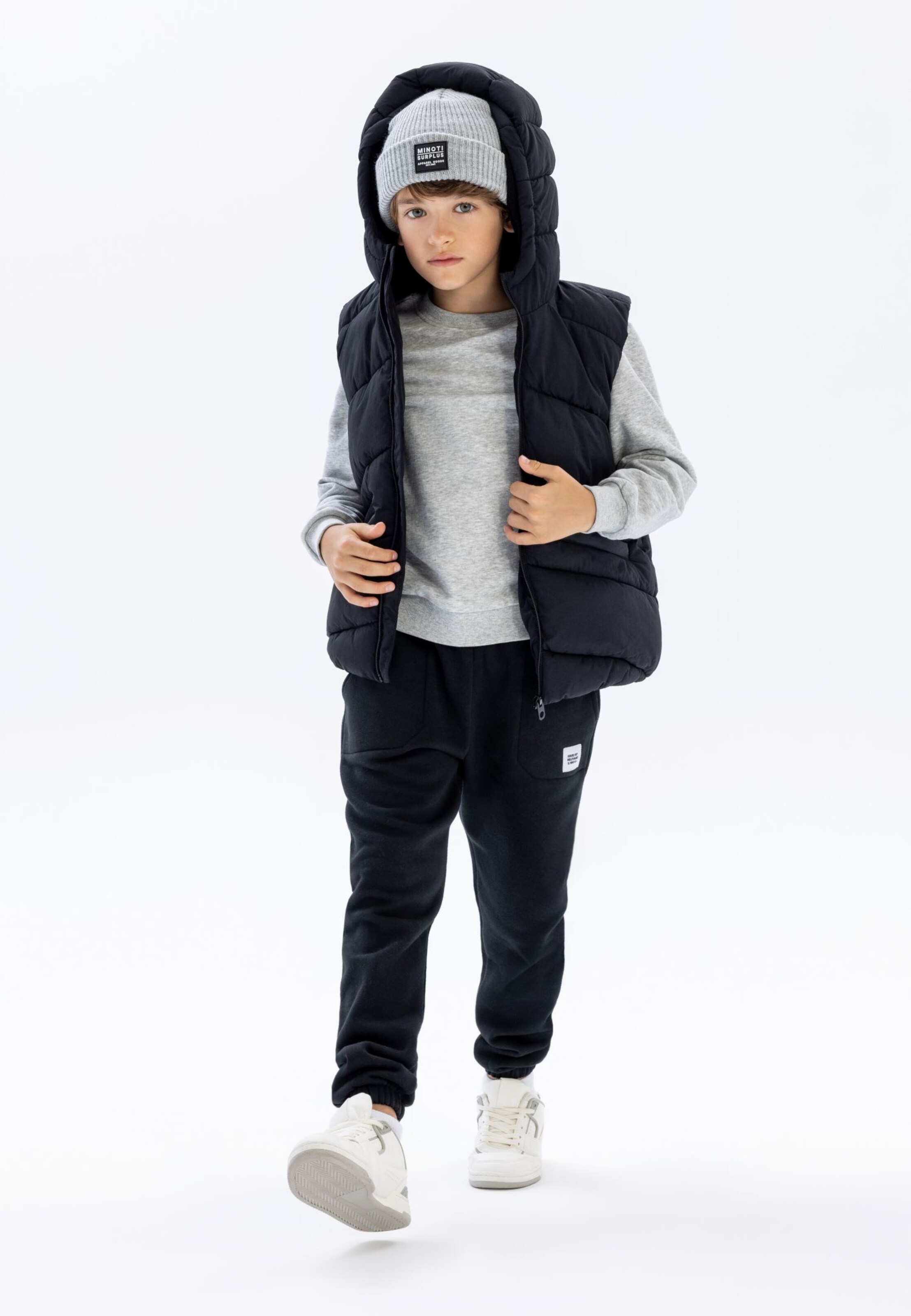 MINOTI Vesta – černá