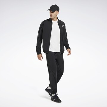 Reebok Tapered Sporthose in Schwarz