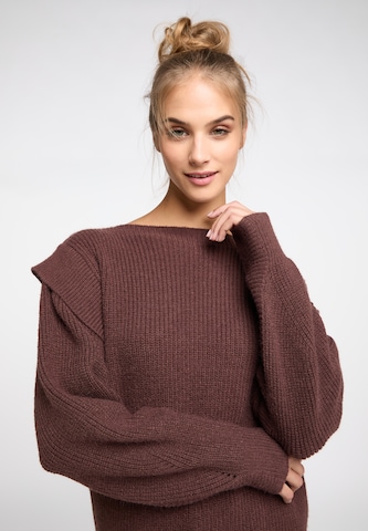 Pullover di IZIA in rosso: frontale