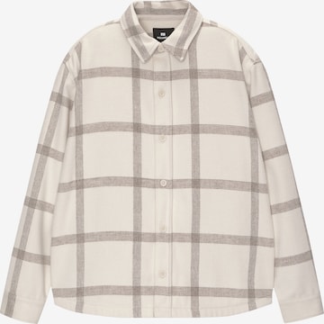 Cămașă de la Pull&Bear pe alb: față