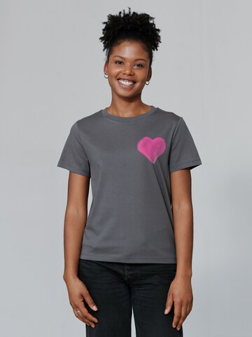 T-shirt ' Pink Heart ' Watapparel en gris : devant