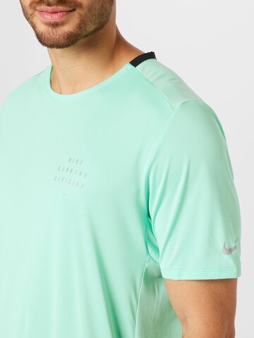 NIKE - Camisa funcionais 'Rise 365' em verde