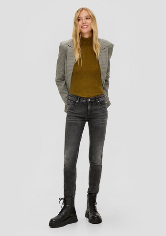 QS Slimfit Jeans 'Catie' in Grau