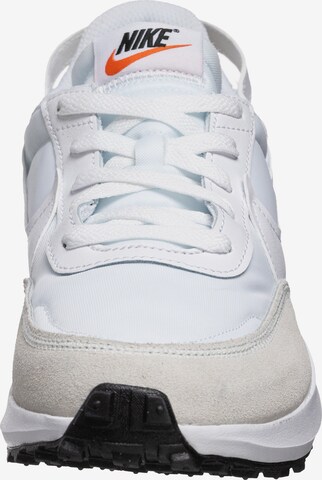Baskets basses 'Waffle Debut' Nike Sportswear en blanc