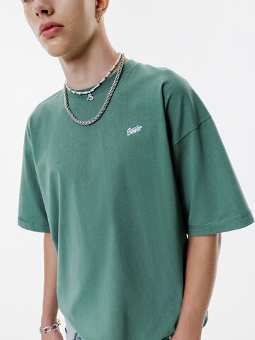 Pull&Bear T-shirt 'STWD' i grön