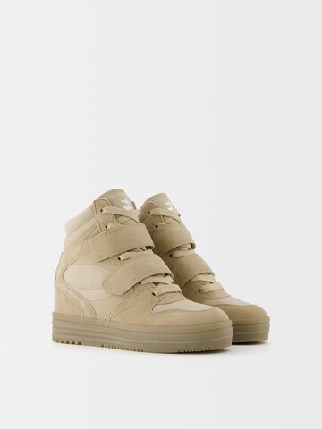 Bershka Sneakers hoog in Beige