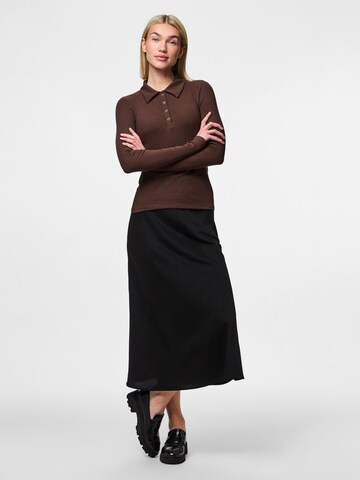 PIECES Shirts 'KITTE' i brun