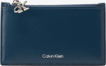 Calvin Klein Несесер в синьо: отпред