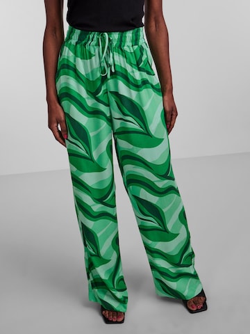 Wide leg Pantaloni 'Swirl' de la Y.A.S pe verde: față