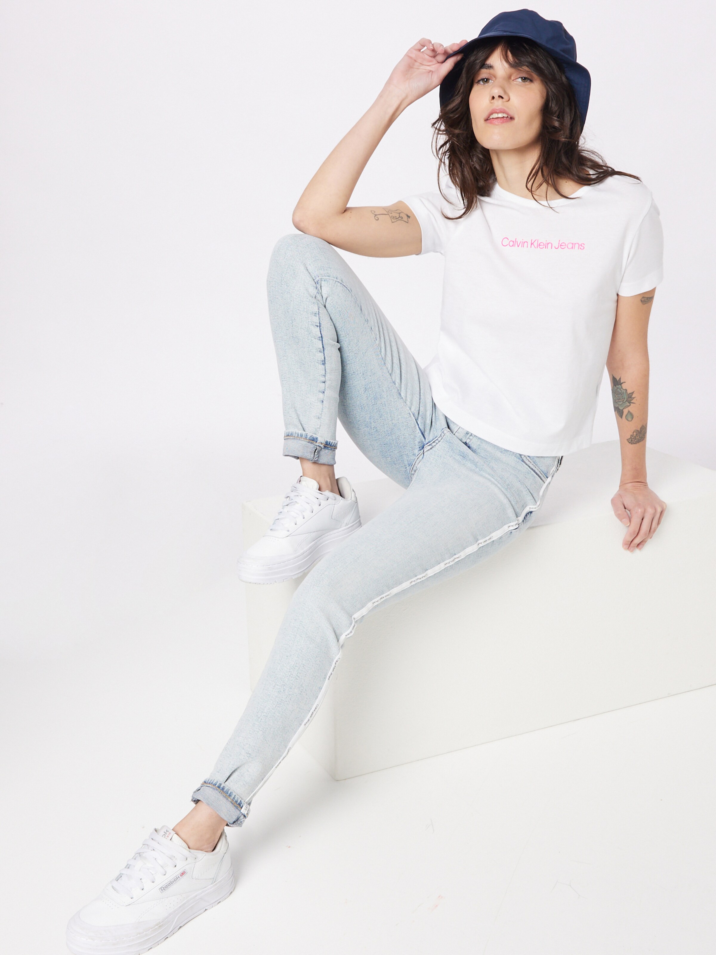 Balta Calvin Klein Jeans Marškinėliai | ABOUT YOU
