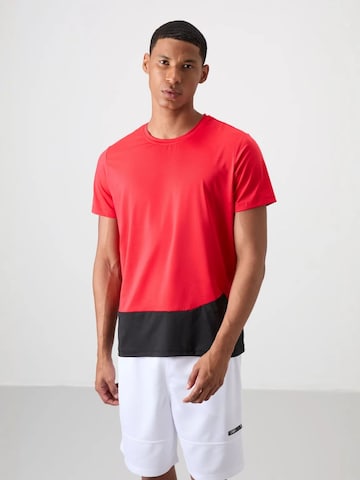 T-Shirt fonctionnel Tommy Life en rouge : devant