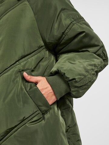 PIECES Zimní kabát 'Felicity' – zelená