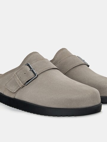 Pull&Bear Puukengät & Crocs-jalkineet värissä harmaa