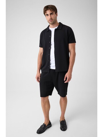 GUESS Comfort Fit Hemd in Schwarz