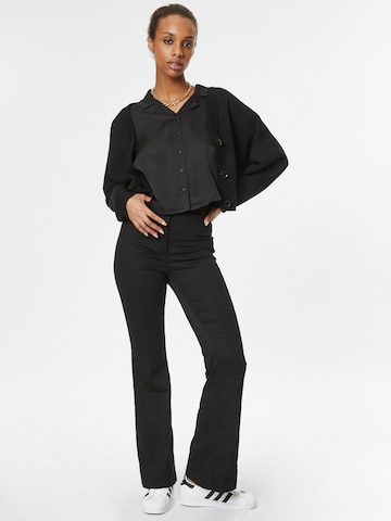 Monki Flared Pantalon in Zwart