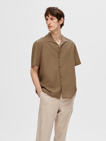 SELECTED HOMME Comfort fit Button Up Shirt in Brown: front