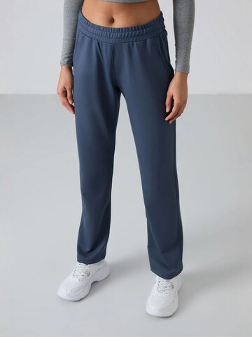 Tommy Life Regular Workout Pants in Blue: front