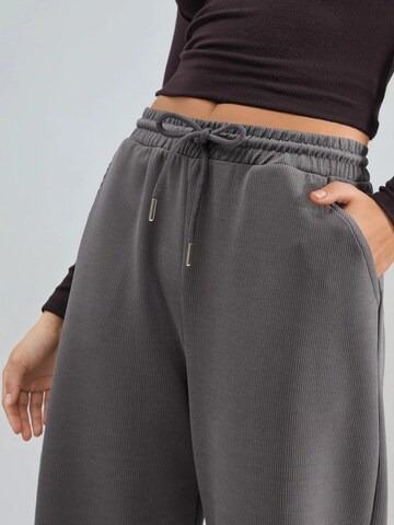 Busem Loosefit Hose in Grau
