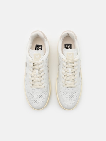 Veja Nízke tenisky 'V-90' - Biela