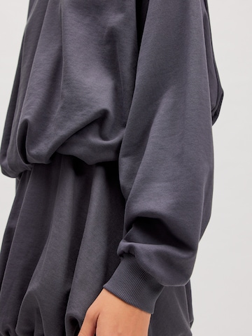 EDITED Mikina 'Blossom' – šedá
