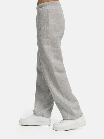 cfab (formerly creamy fabrics) - Pierna ancha Pantalón 'Everyday Relaxed Fit Straight Pants' en gris