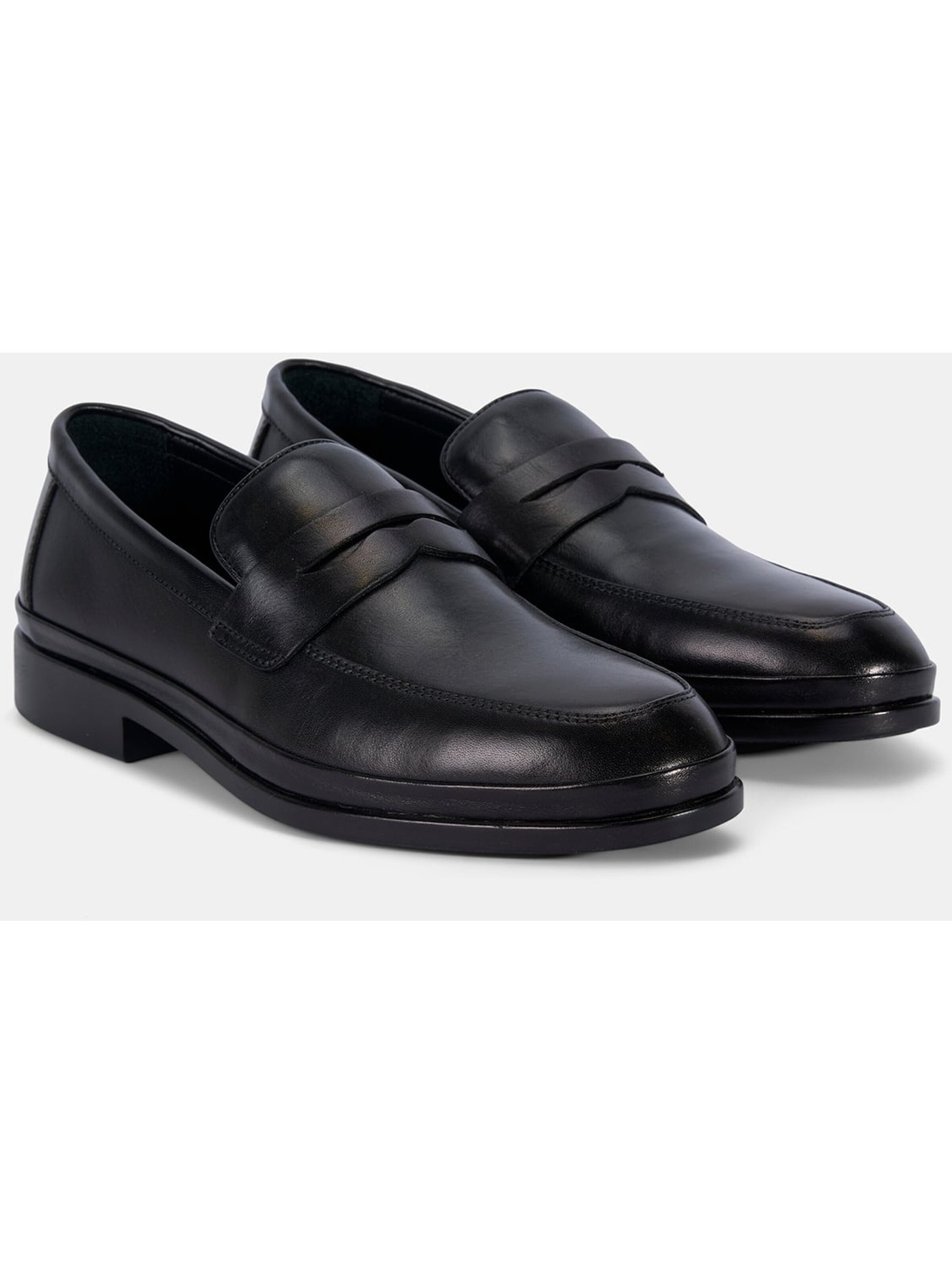Desa Moccasins 'Slipper' in Black: front