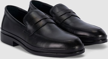 Desa Moccasins 'Slipper' in Black: front