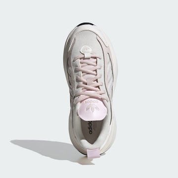 Sneaker bassa 'Ozgaia' di ADIDAS ORIGINALS in bianco