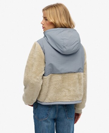 Superdry Tussenjas in Beige
