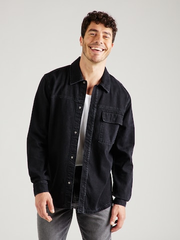 juoda ABOUT YOU x Jaime Lorente Standartinis modelis Marškiniai 'Lio': priekis
