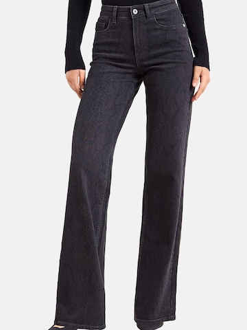 Lipsy Flared Jeans in Black: front