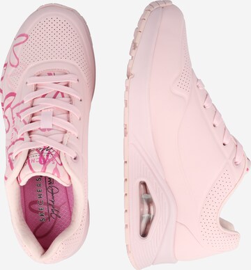 SKECHERS Rövid szárú sportcipők 'UNO-SPREAD THE LOVE' - rózsaszín