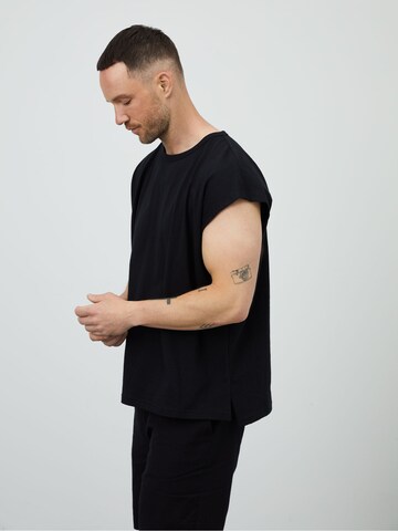 Tricou 'Theo' de la DAN FOX APPAREL pe negru: față