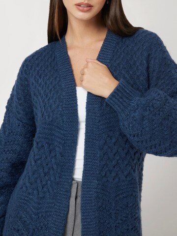 GUESS Strickjacke in Blau