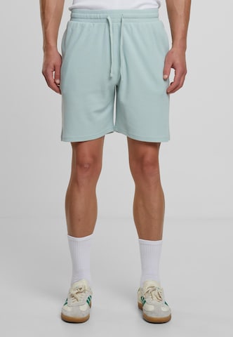 Urban Classics Loose fit Trousers in Green: front