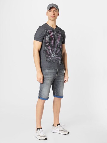 Tricou 'Road Rebel' de la CAMP DAVID pe gri