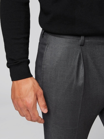 regular Pantaloni con pieghe di ABOUT YOU x Kevin Trapp in grigio