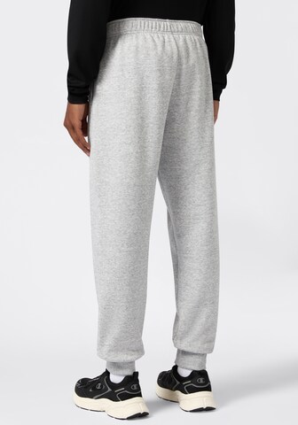 Champion Authentic Athletic Apparel Tapered Jogginghose in Grau