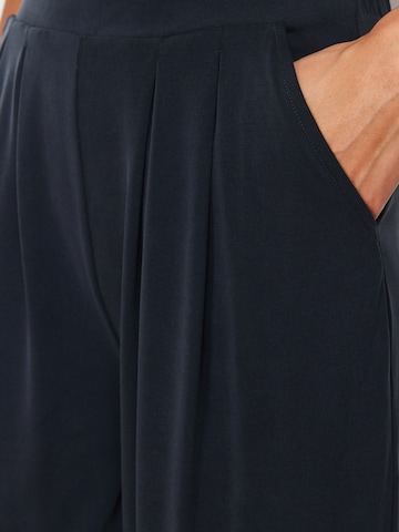 Trendyol Bő szár Élére vasalt nadrágok - szürke