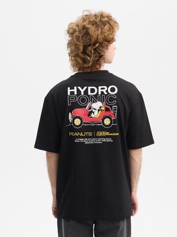 hydroponic - Camiseta 'Hydroponic x Peanuts Oversized Short-Sleeve Roadster T-Shirt' en negro