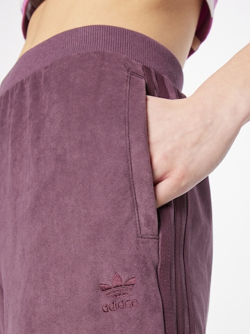 Loosefit Pantalon 'Adicolor Classics Suede Cuffed' ADIDAS ORIGINALS en rouge