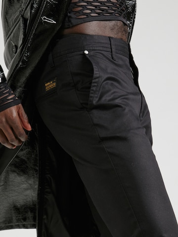 REPLAY Slimfit Chino hlače | črna barva