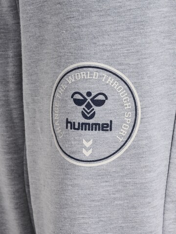 Effilé Pantalon Hummel en gris