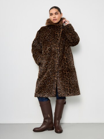 CESARE GASPARI Winter Coat in Brown
