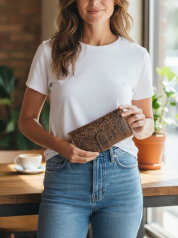 Ella Eisvogel Wallet in Brown: front